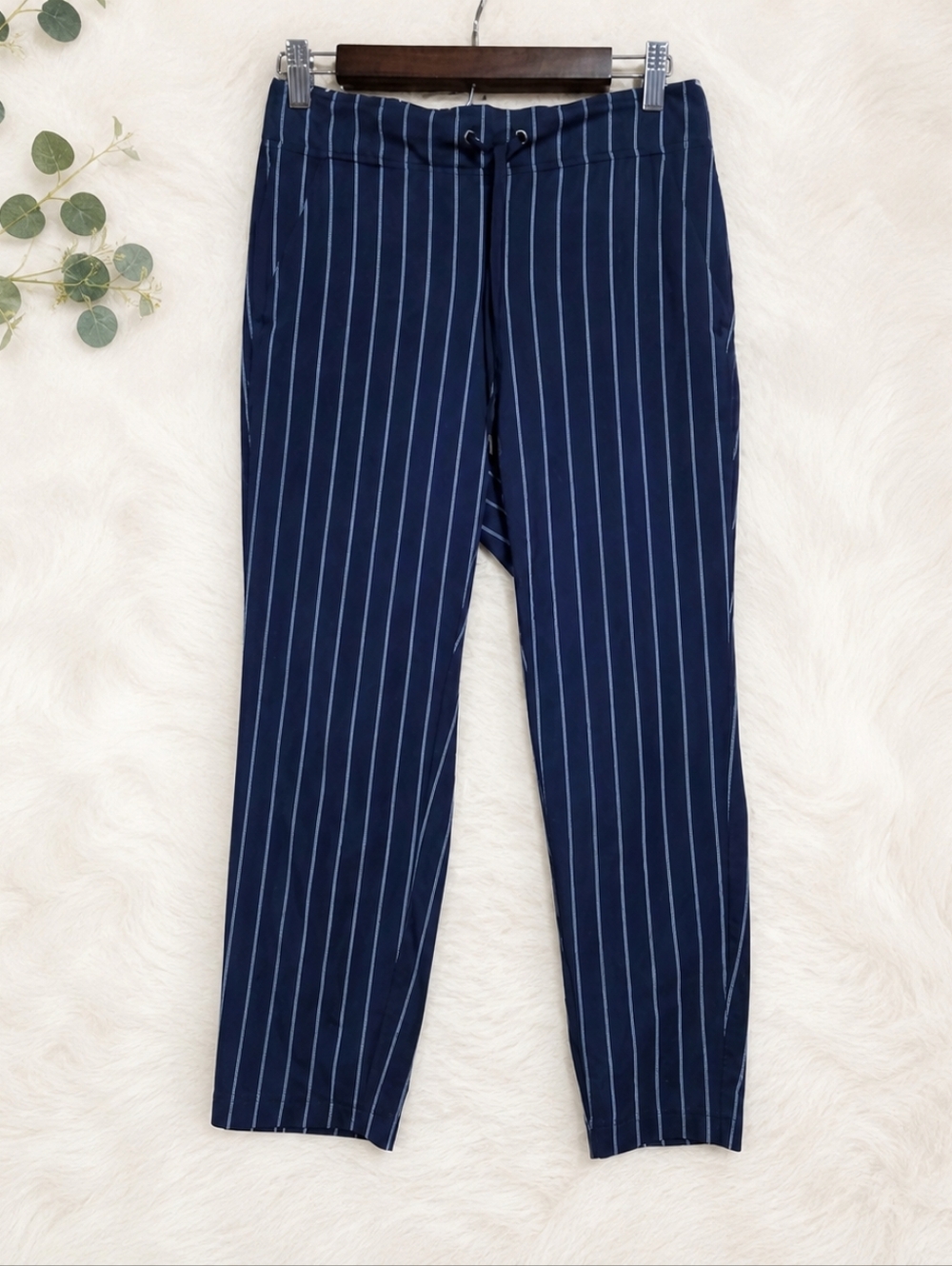Athleta Navy Pinstripe Travel Jogger Pants Women's Size 4